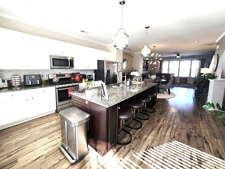 1422 Independence Blvd — Photo 6