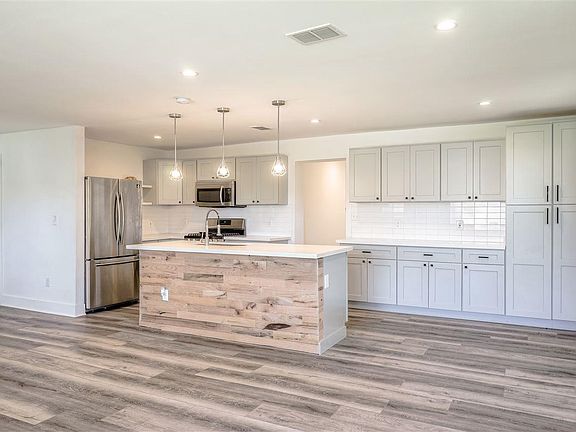 5th image of 1007 E Fisher St