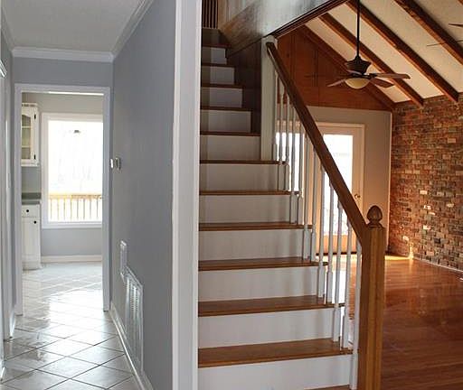 4th image of 554 Riverwood Dr