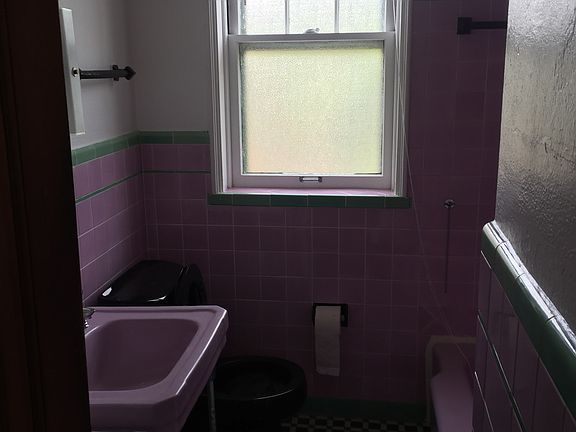 Art Deco bathroom