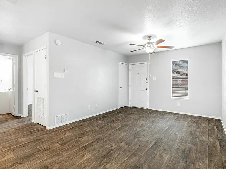 Cottage Row Apartments — Photo 13