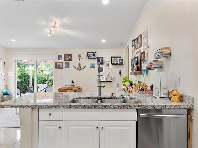 1516 Zenith Way — Photo 20