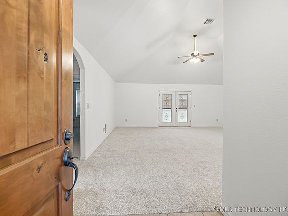 3rd image of 1231 W Keeling Ave