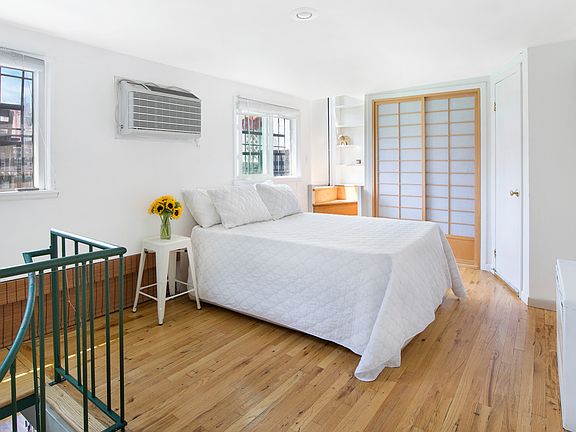 4th image of 40 W 76th St APT 10