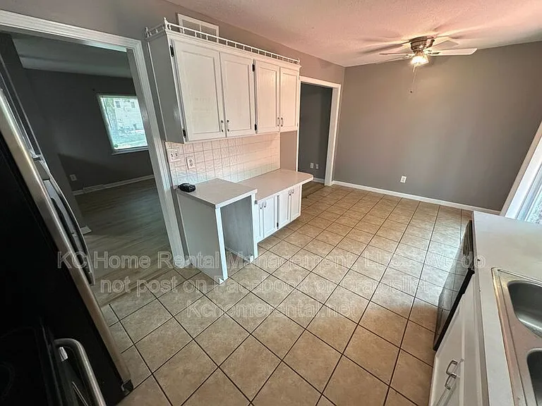 424 NE Lakeview Dr — Photo 10