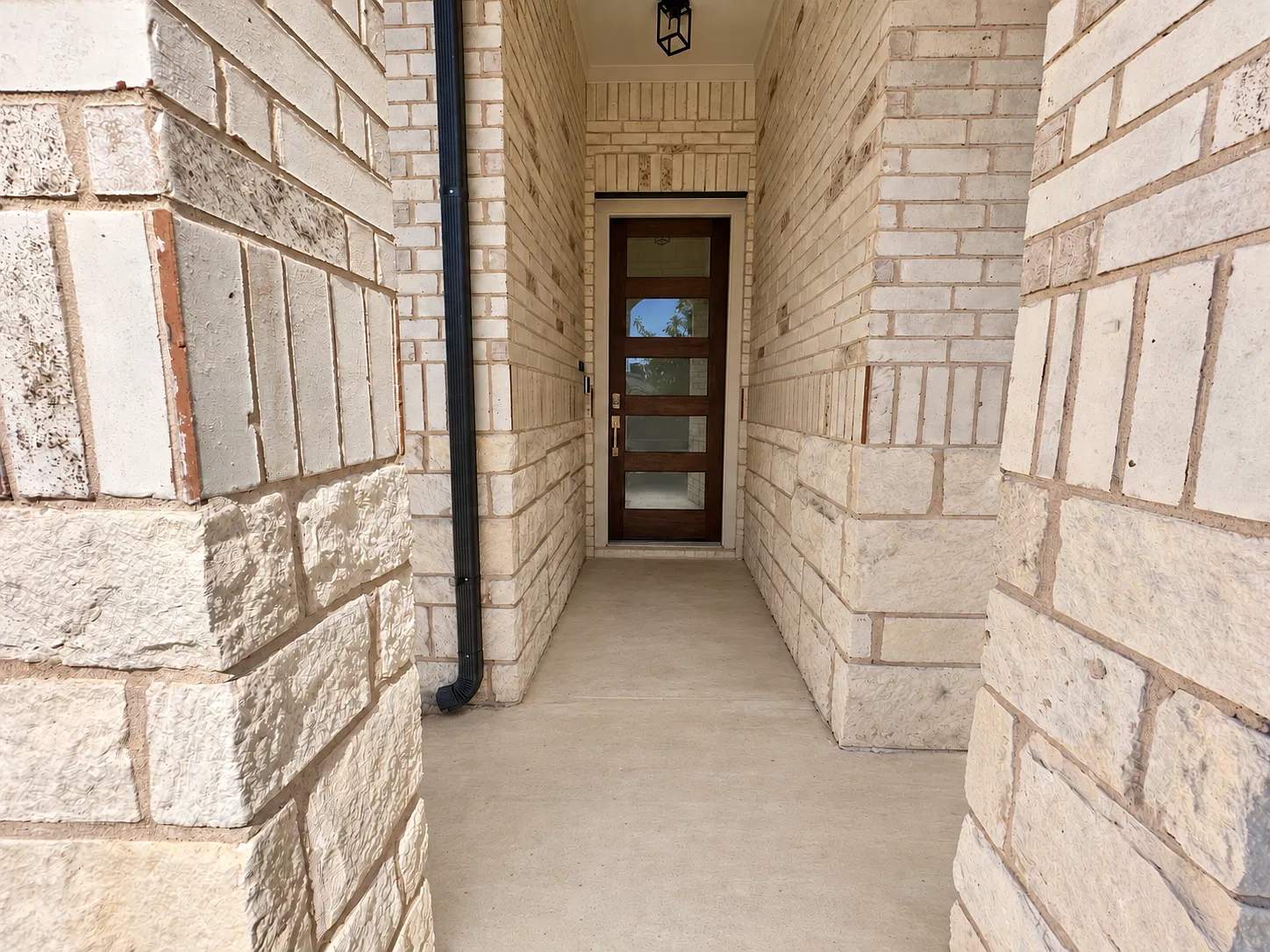 4 bed, 1944 sqft, $2,450 — Photo 3