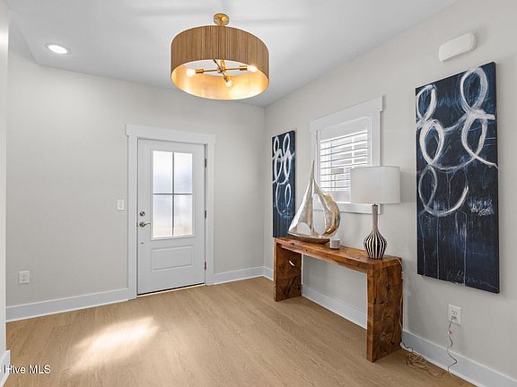 3rd image of 109 Live Oak Commons