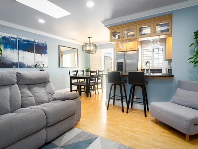 4411 Wilson Ave #7 — Photo 4