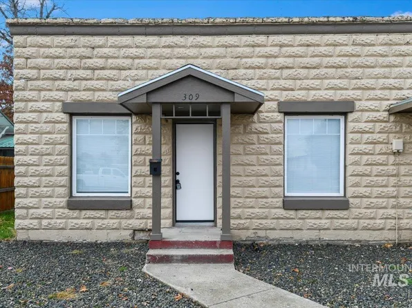 309-311 N Commercial Ave, Emmett, ID 83617