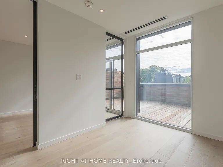 778 Queen St E #206 — Photo 20