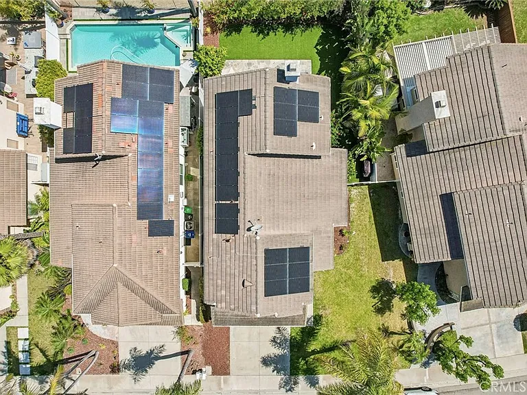 24882 Oxford Dr — Photo 35