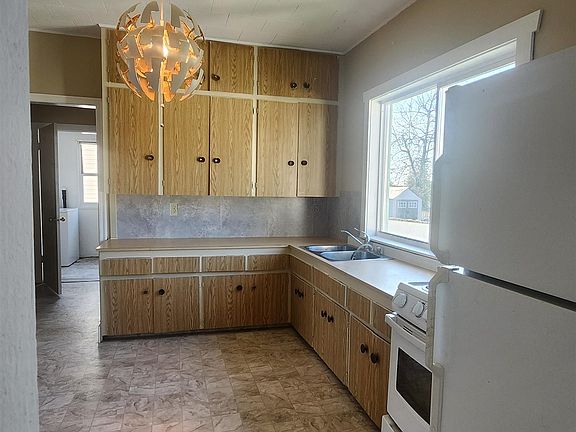 4th image of 7575 Dunsmuir St