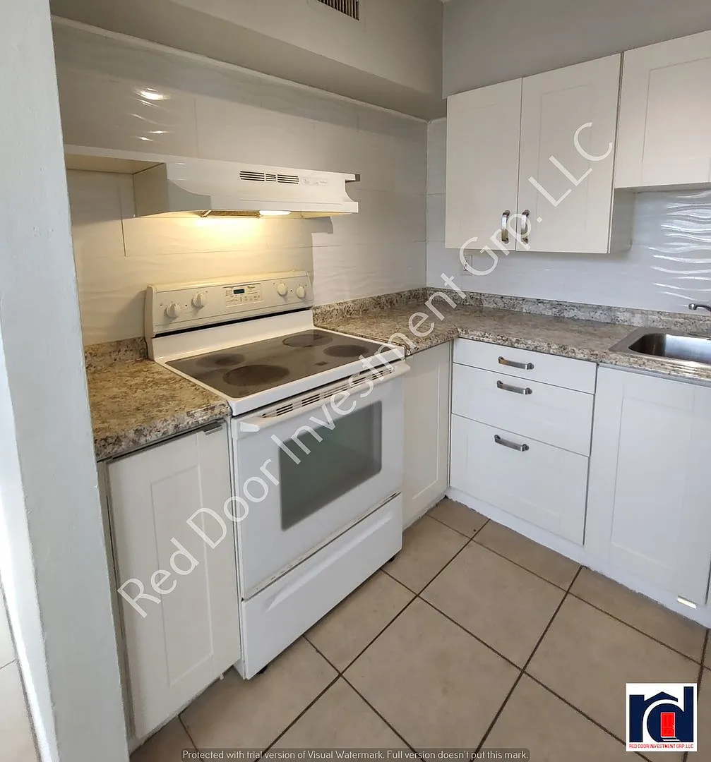 Spacious 2/1 Downstairs Condo - minutes from Downtown Leesburg — Photo 4