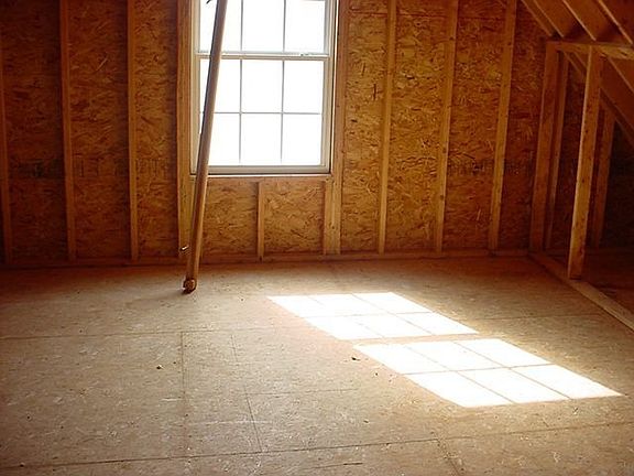 Unfinished room upstairs is great for storage or can be finsished as a bonus.