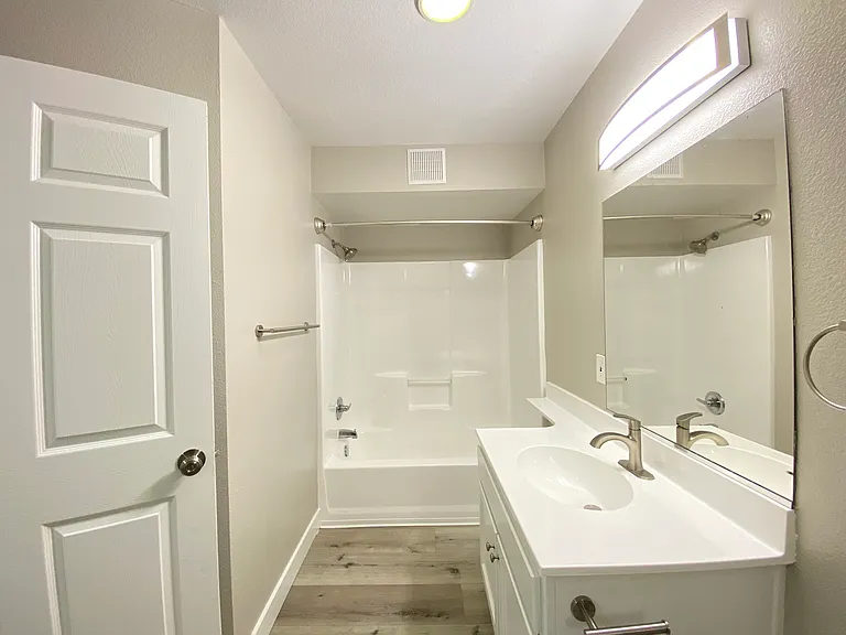 Sunny Creek Apartments — Photo 19