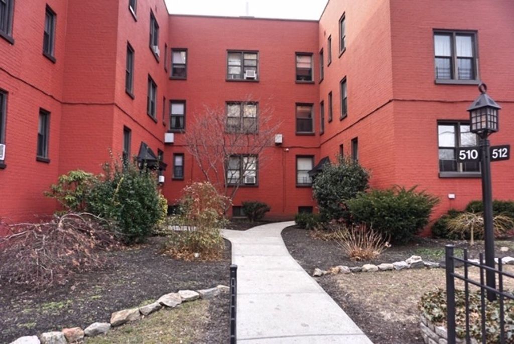 1 Bed 1 Bath Property, New York • 800 Sq Ft