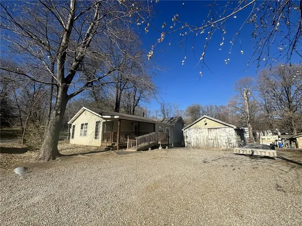 995 5th St, Amazonia, MO 64421