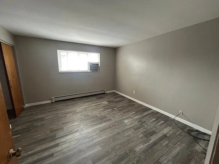325 Pike St — Photo 9