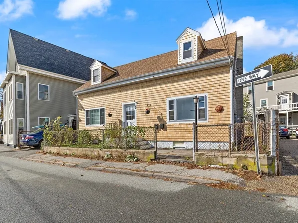 22 Taylor St #1, Gloucester, MA 01930
