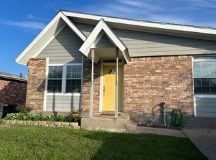 7801 Pruitt Dr, Galveston, TX 77554