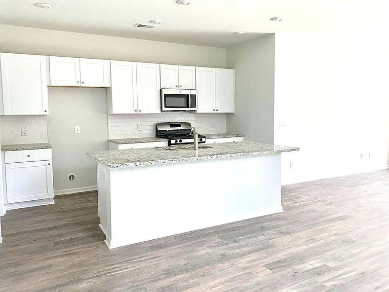 351 Matuskovic Dr — Photo 2