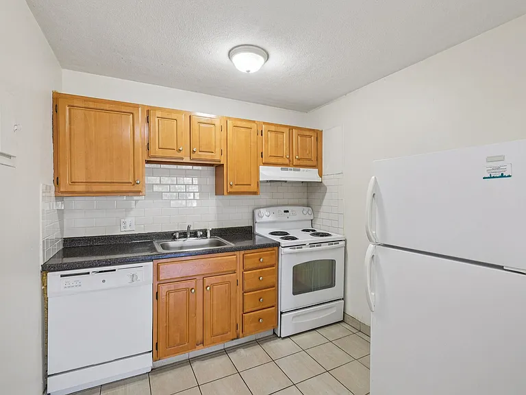 Gardner Street Apartments — Photo 18