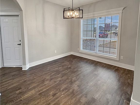 4th image of 2100 Zebrina Ct