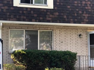 77 Pheasant Run Rd, Amherst, NY 14228