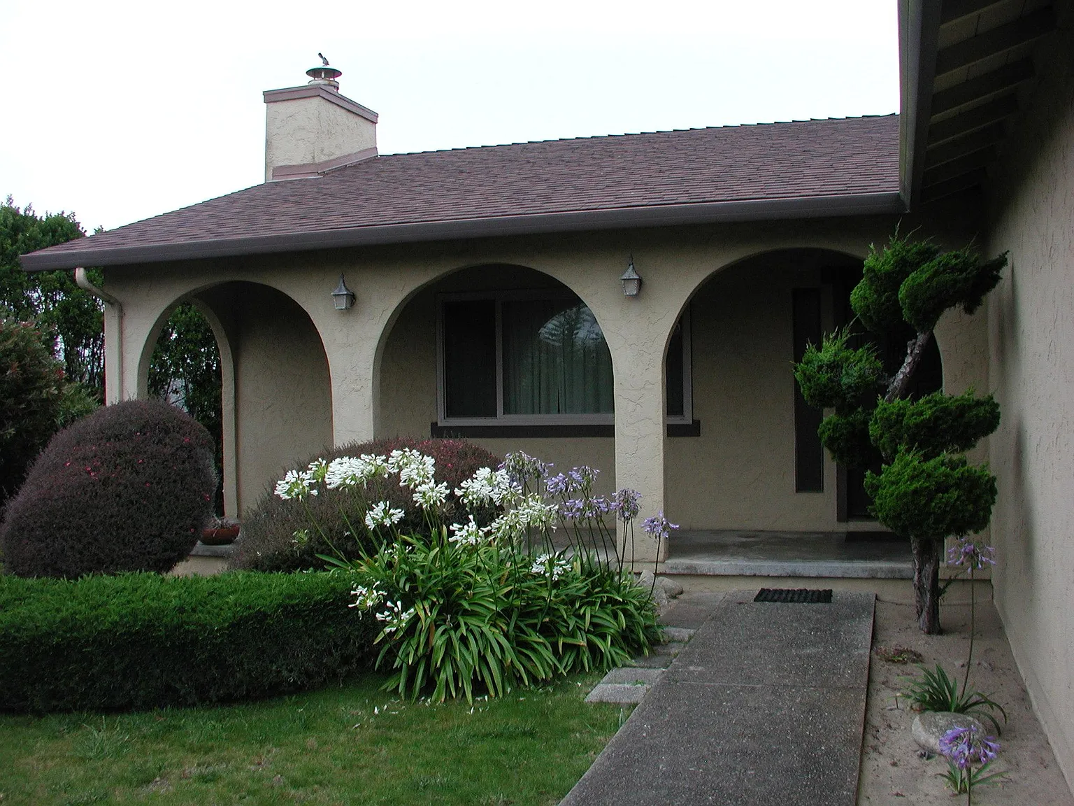 3082 Messinger Dr — Photo 1