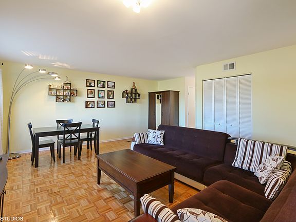 4th image of 750 E Whispering Oaks Ct #9-B