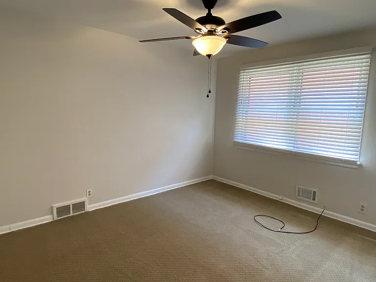 2396 Warrensville Center Rd — Photo 9