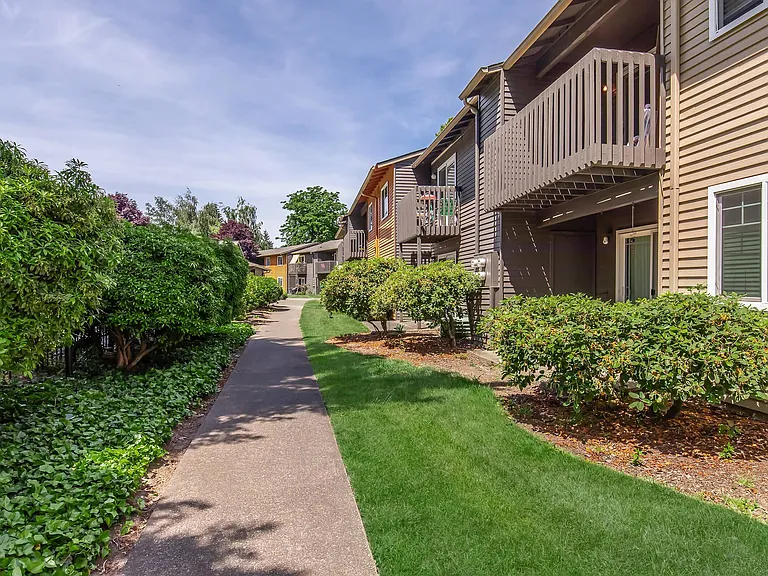 Madison at River's Edge Apartments — Photo 6