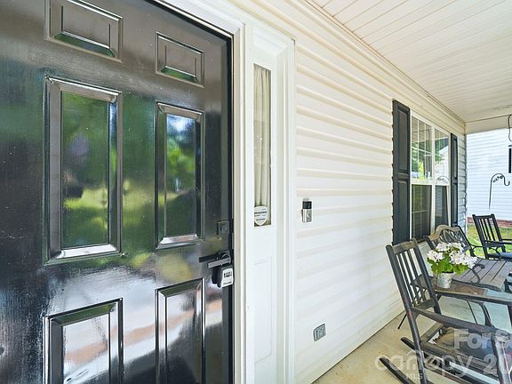 5th image of 5226 Rockwood Rd