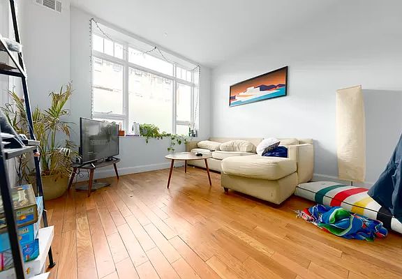 5th image of 88 S 1st St APT 1