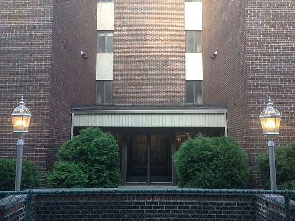 Privacy in the great Roger's Park neighborhood