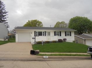 2385 Crissy Dr, Dubuque, IA 52001