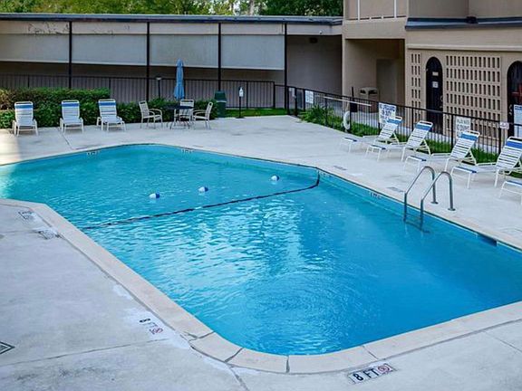 2nd image of 1825 Saint Julian Pl APT 4G