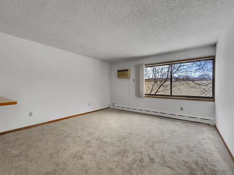 4320 36 1/2 St W — Photo 16
