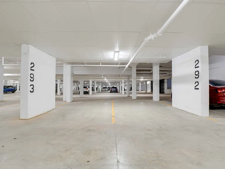 460 Dundas St E #1102 — Photo 32