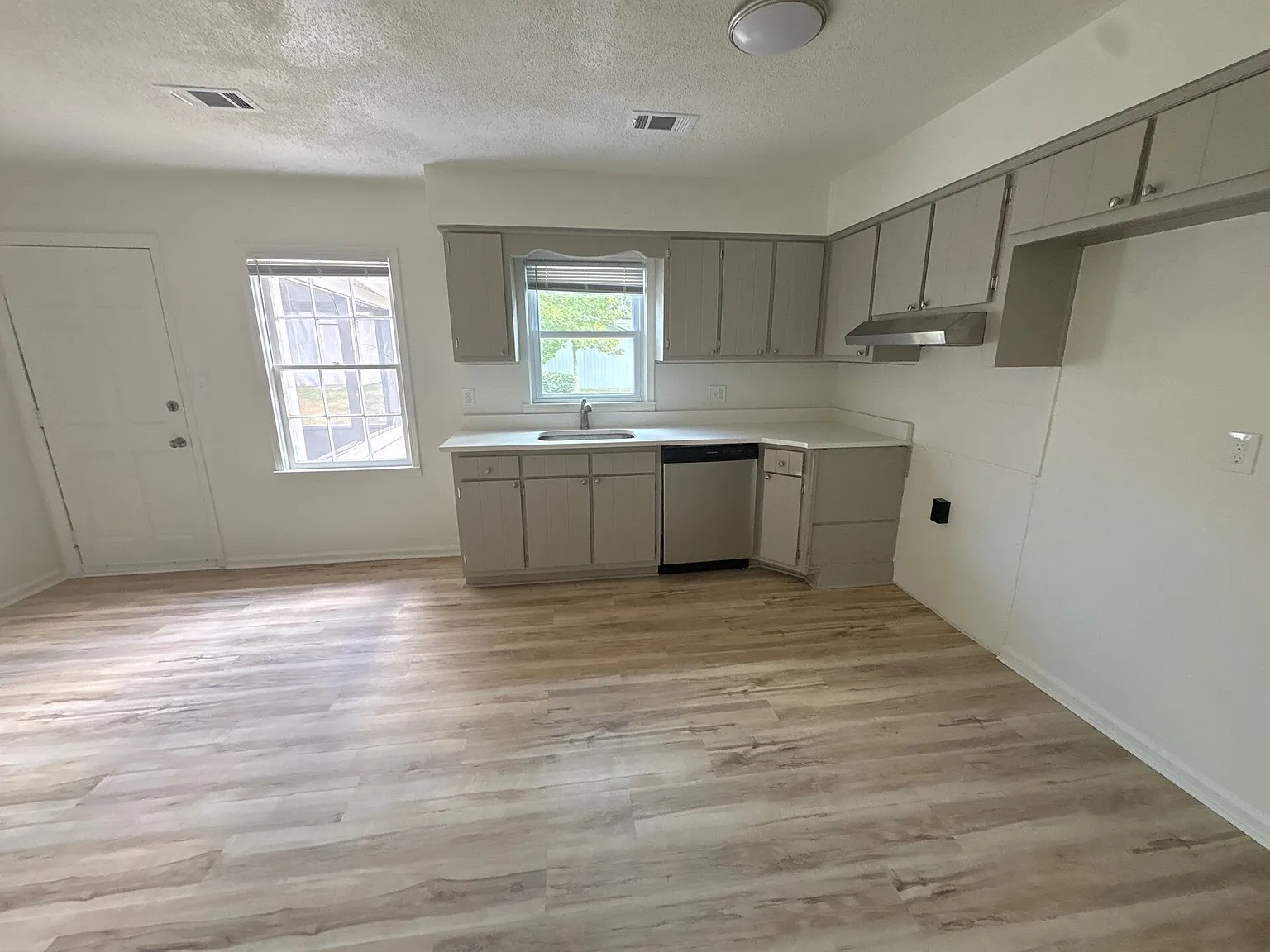 15 Georgia Ave — Photo 4
