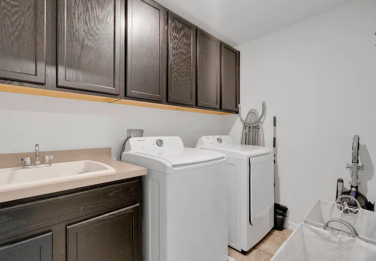 4894 Knoll Ln — Photo 20