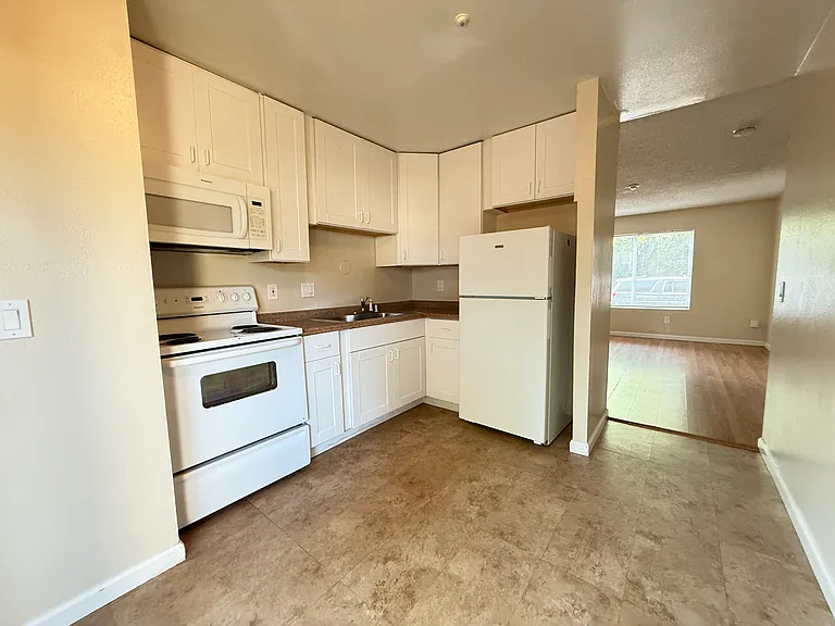 145 Lincoln St #2 — Photo 6