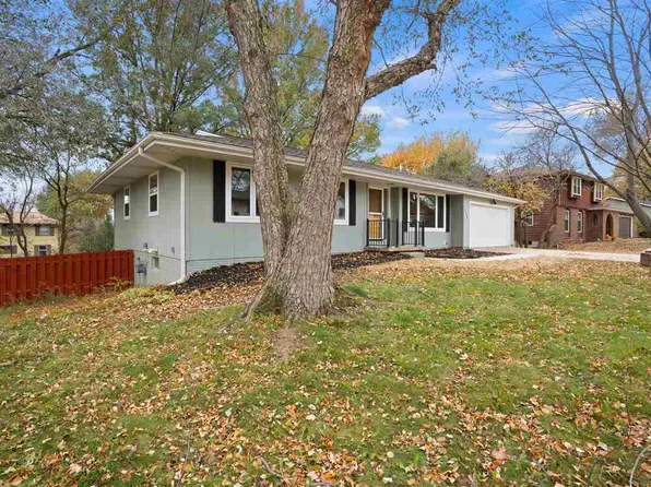 1815 Graslon Dr, Iowa City, IA 52246