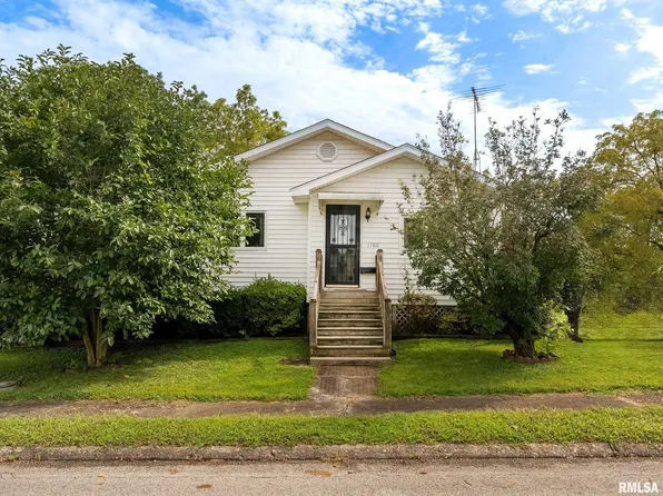 1706 E Oak St, West Frankfort, IL 62896