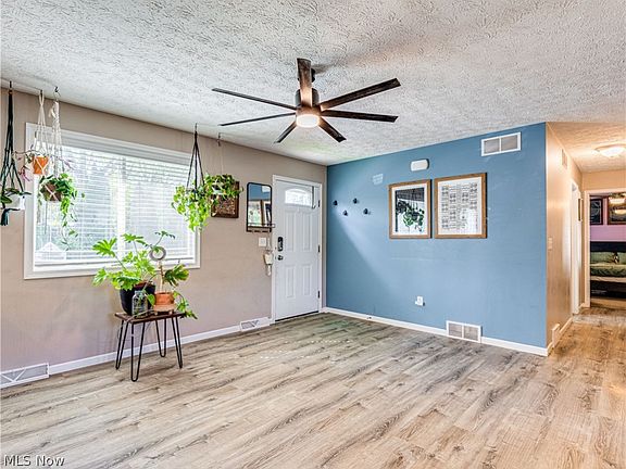 5th image of 43 E Ingleside Dr
