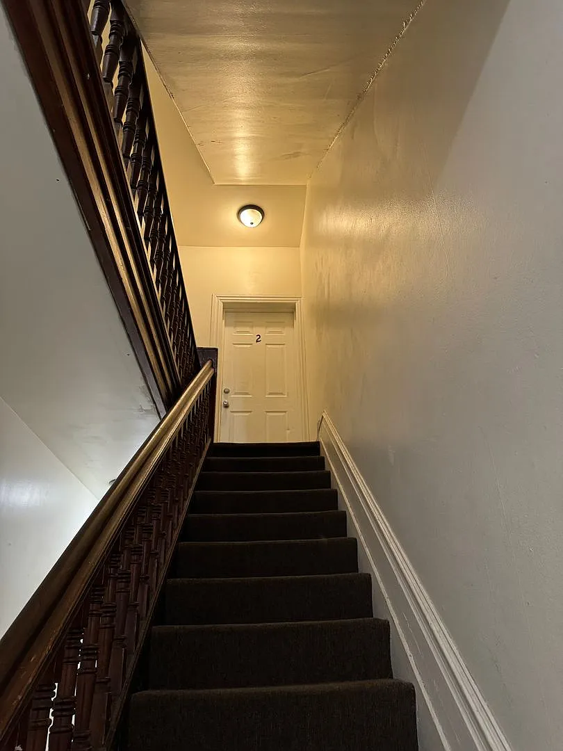 929 W Gordon Street — Photo 2