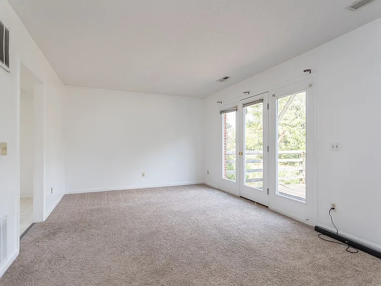 1124 Mountain View Dr — Photo 8