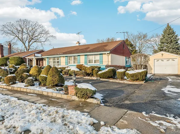 189 Surrey, Lynbrook, NY 11563