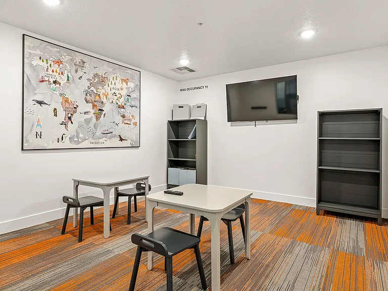 11 West Apartments & Townhomes — Photo 37