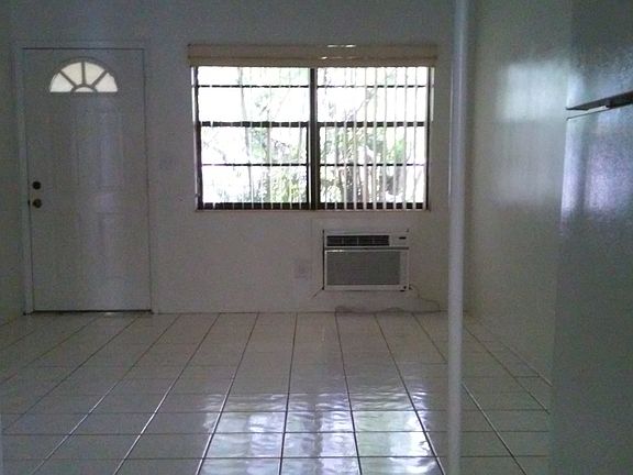 4th image of 715 NE 92nd St APT 3